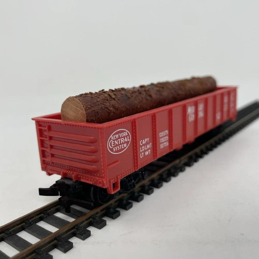 TWO Gondola Cars w/ Loads Vintage Lionel HO Michigan Central Red Gray Logs Pipes